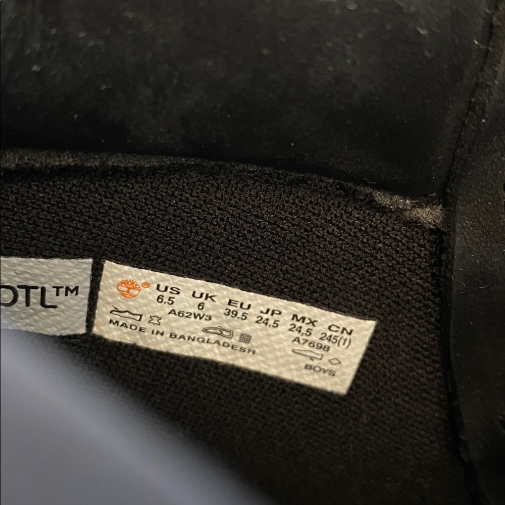 Timberland Black and Brown Lace-Up Boots - Picture 4 of 4